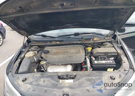 2015 Chrysler 200 Limited z USA, uszkodzony, nr VIN 1C3CCCAB2FN732989